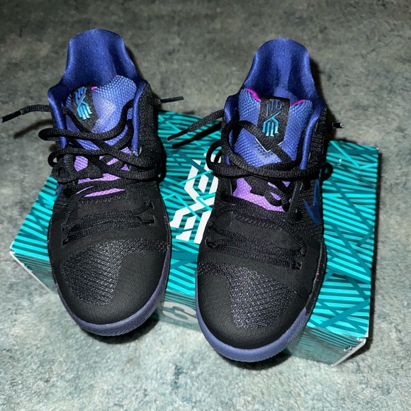 Kyrie 3 GS - Picture 3 of 4
